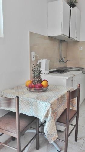 Петровац: Apartments Gvozdenović