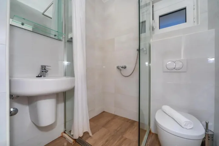 Петровац: Apartments Fortunella