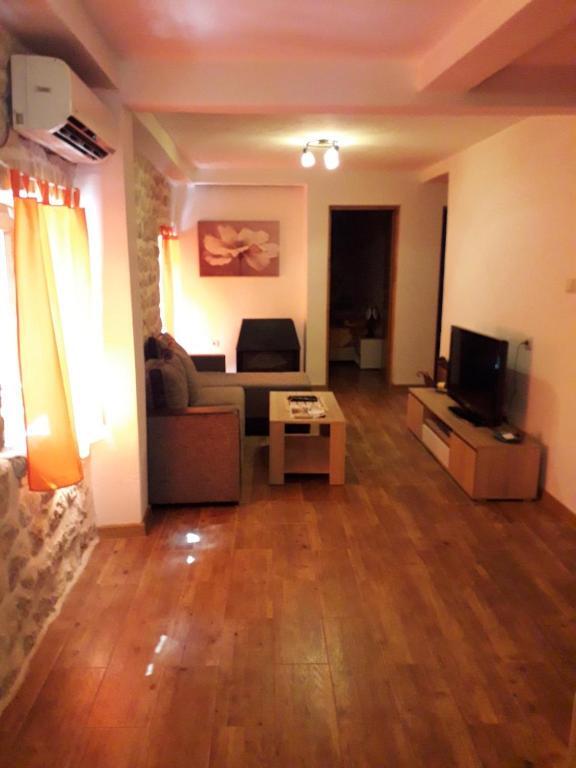 Доброта: Apartments Ana