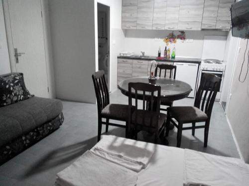 Бар: Apartments Stevanovic