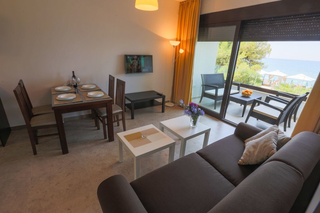 Бар: Apartments Kuce Lekovica snack bar- Bistro & Beach