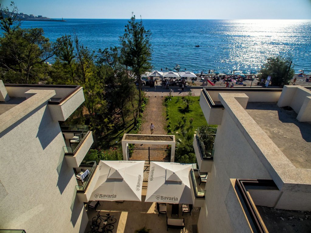 Бар: Apartments Kuce Lekovica snack bar- Bistro & Beach