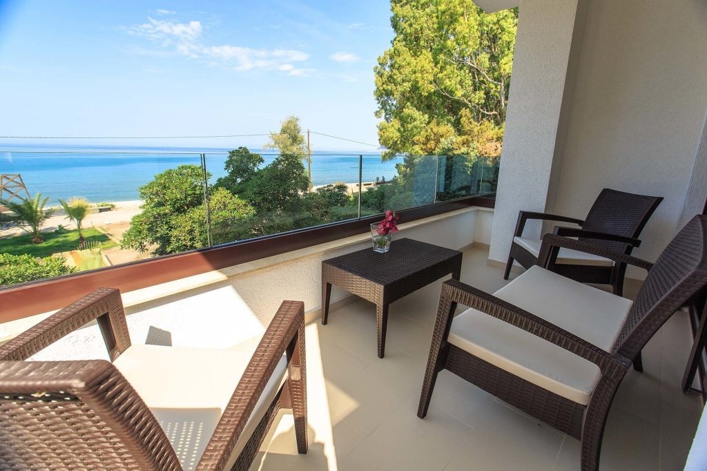 Бар: Apartments Kuce Lekovica snack bar- Bistro & Beach