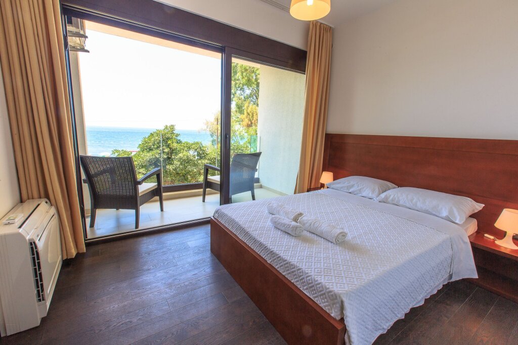 Бар: Apartments Kuce Lekovica snack bar- Bistro & Beach