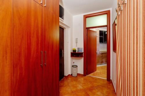 Тиват: Apartment Sahala