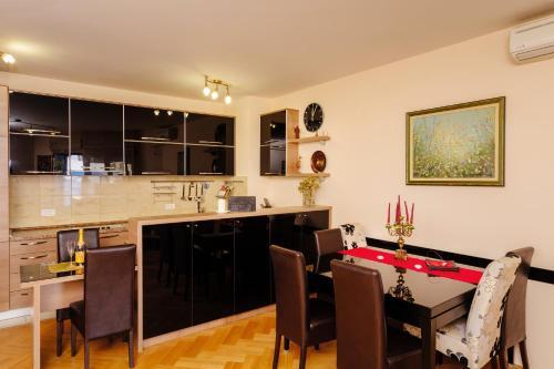 Тиват: Apartment Sahala
