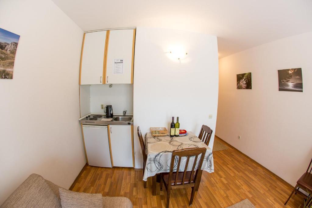 Будва: Apartments Luka