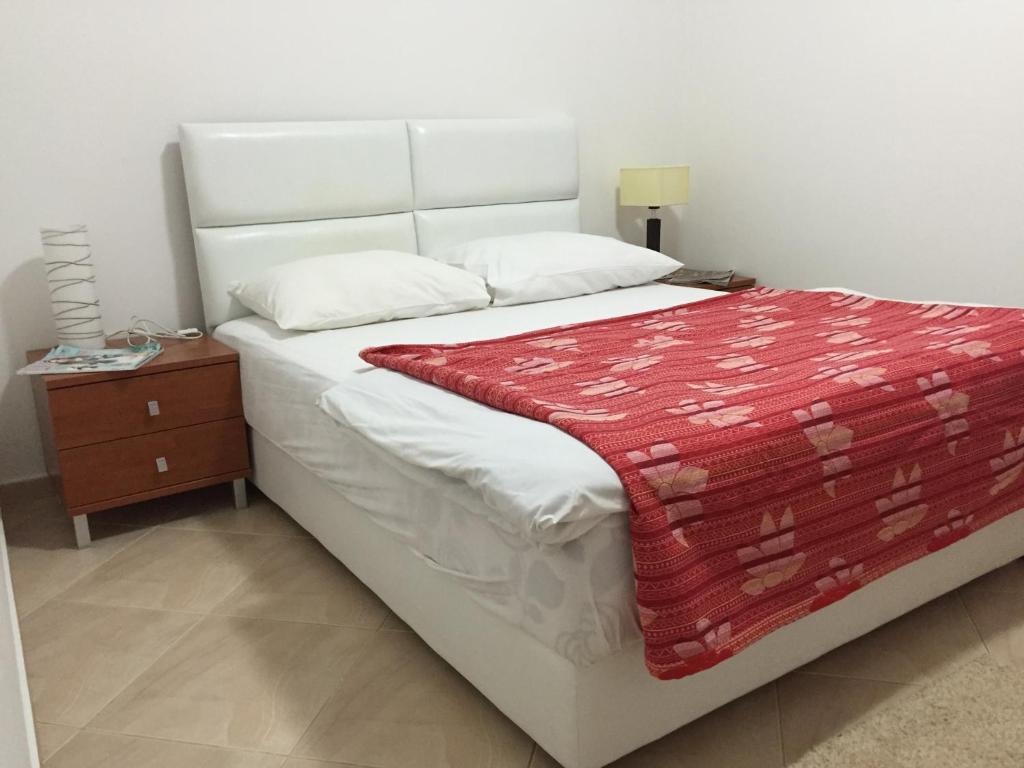 Петровац: Apartments Ivan