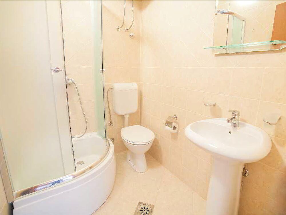 Петровац: Apartments Ivan