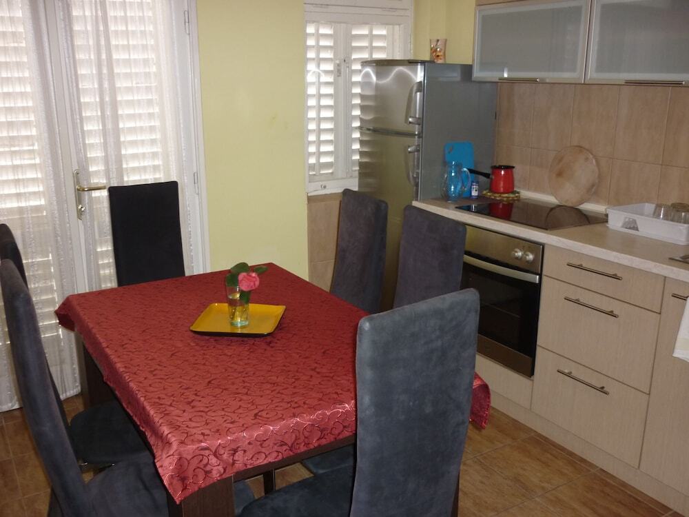 Херцег-Нови: Apartments Vila Kamelija
