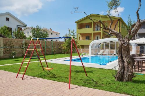 Бар: Apartments Villa FourTuna