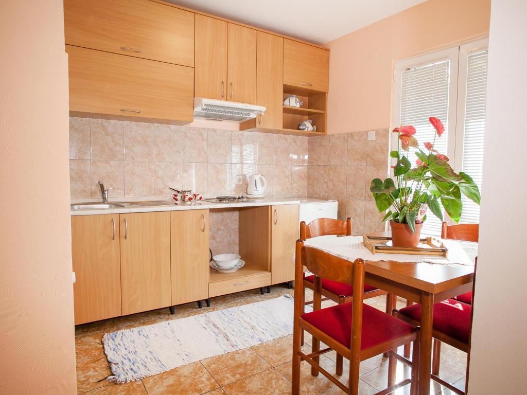 Петровац: Apartments M&M