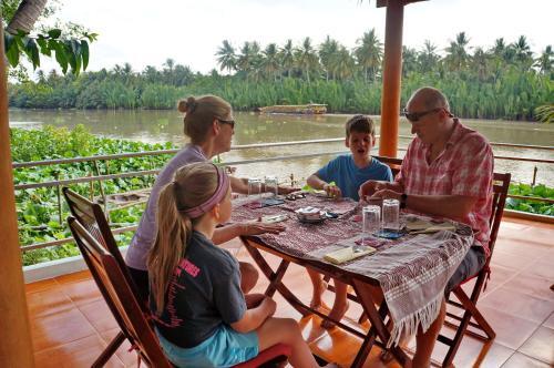 Бенче: Coco Riverside Lodge