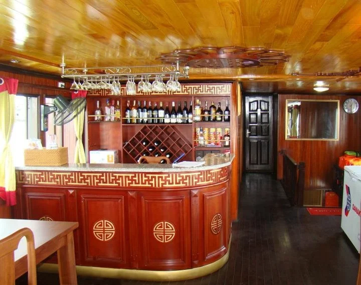 Халонг: Bien Ngoc 06 Cruise