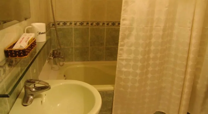 Хюэ: Hue Home Hotel