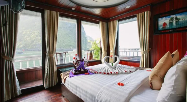 Халонг: Viola Cruise Halong Bay