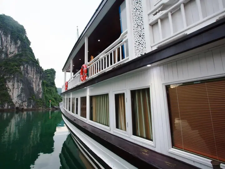 Халонг: Viola Cruise Halong Bay