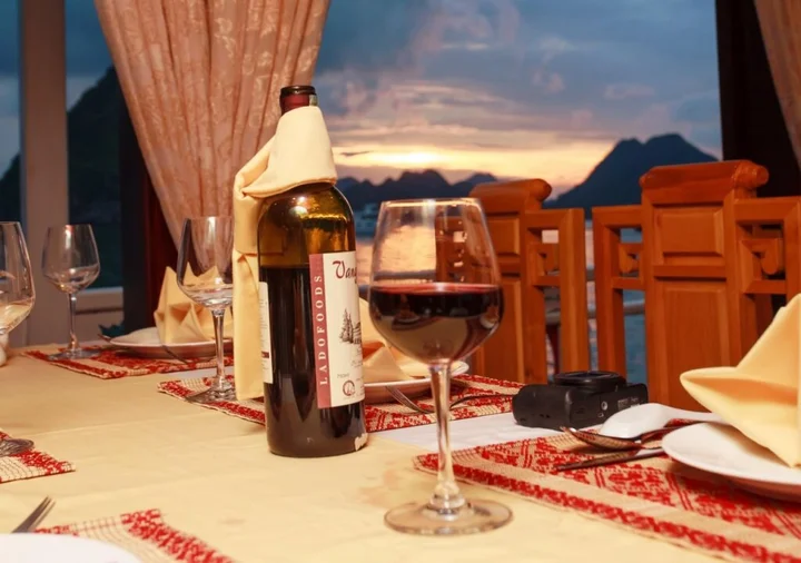 Халонг: Viola Cruise Halong Bay