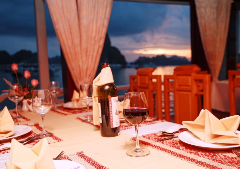 Халонг: Viola Cruise Halong Bay