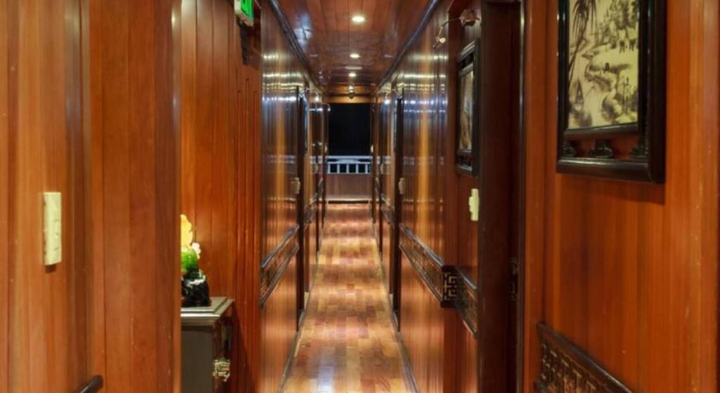 Халонг: Viola Cruise Halong Bay