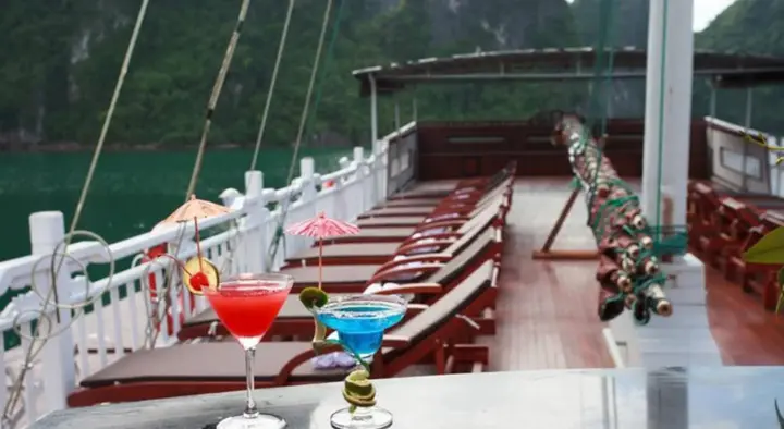Халонг: Viola Cruise Halong Bay