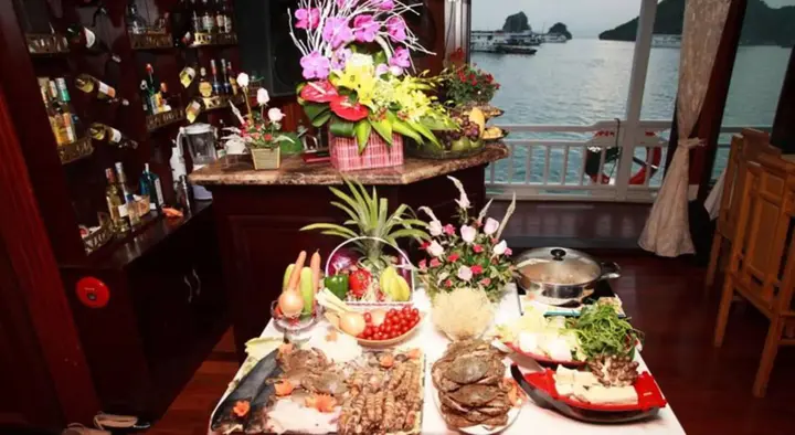 Халонг: Viola Cruise Halong Bay