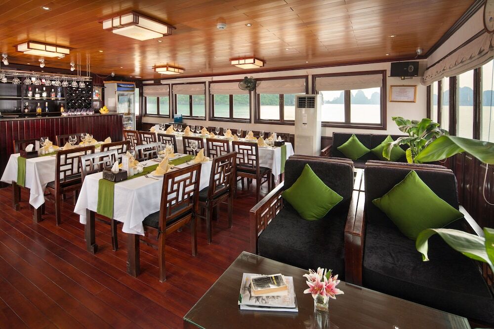 Garden Bay Luxury Cruise — фото 6