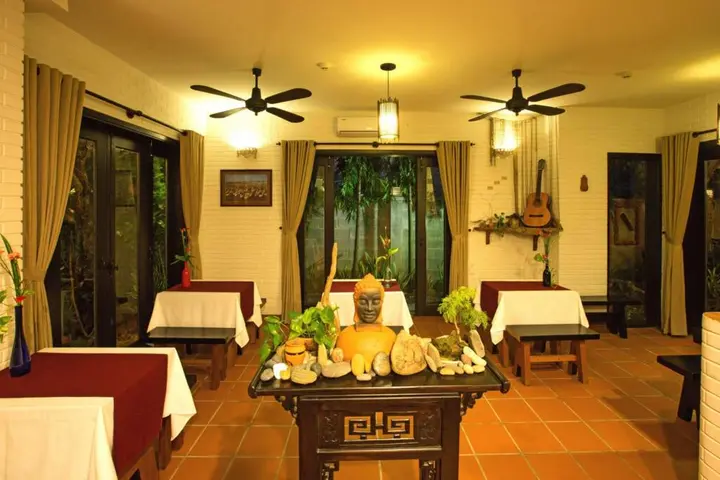 Хойан: East West Villa