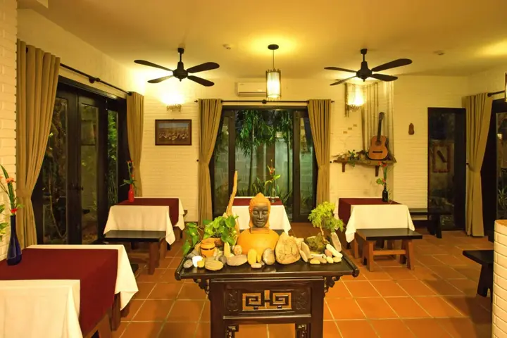 Хойан: East West Villa