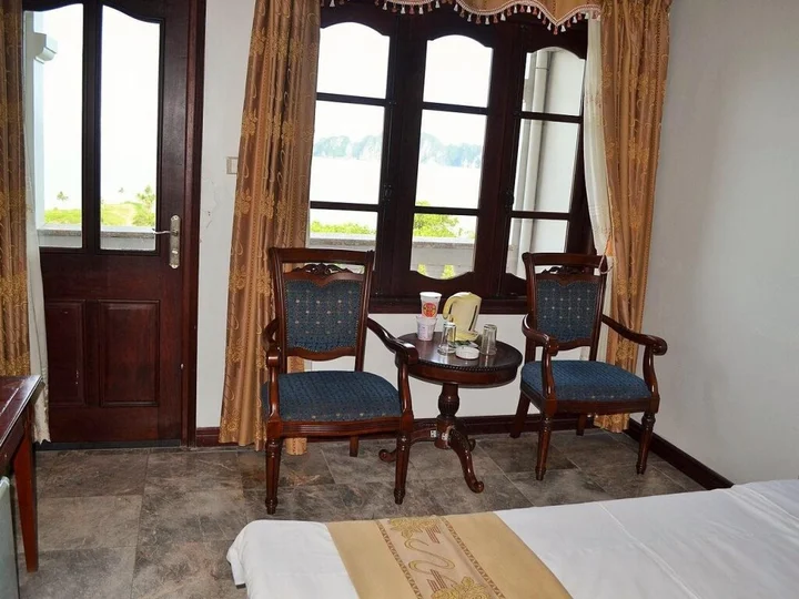 Халонг: Hoa Binh Ha Long Hotel