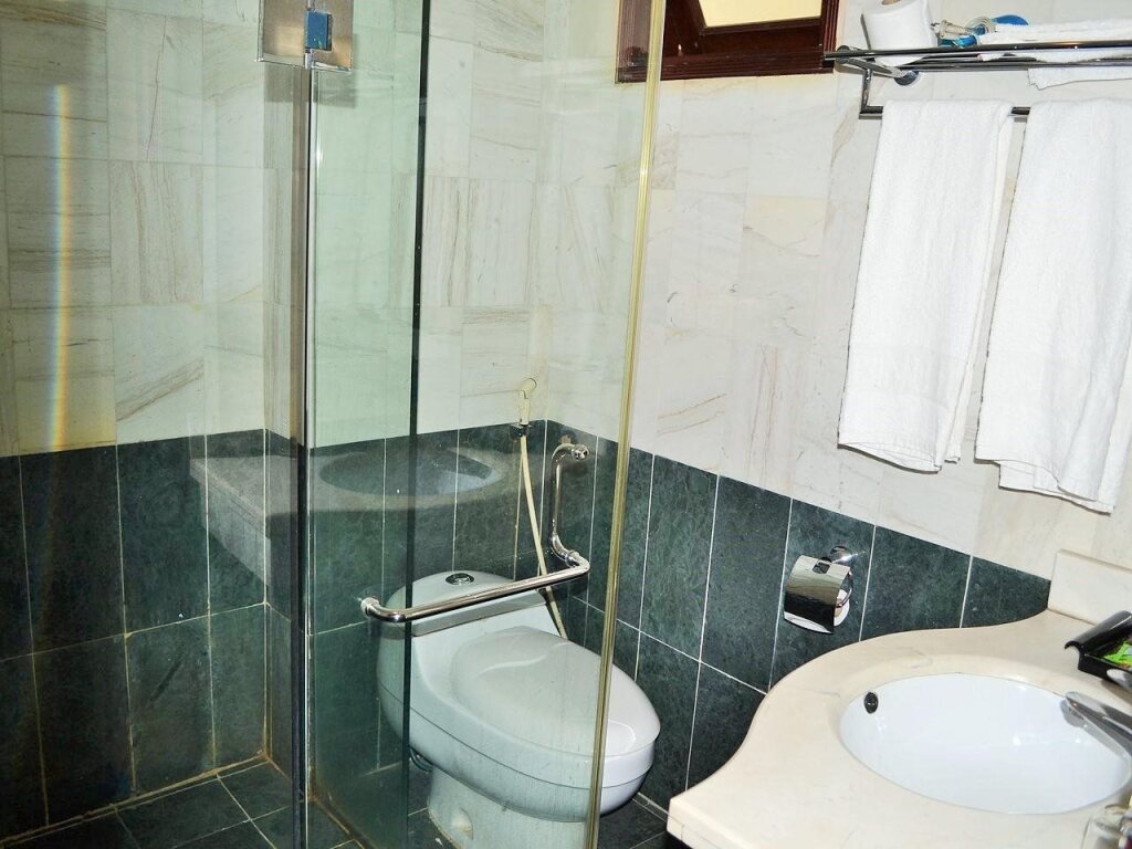 Халонг: Hoa Binh Ha Long Hotel