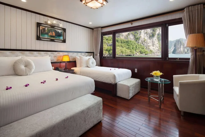 Халонг: Halong Silversea Cruise