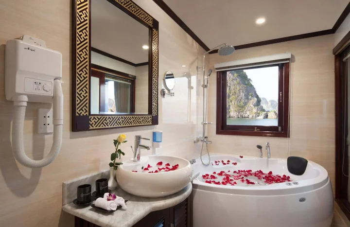 Халонг: Halong Silversea Cruise