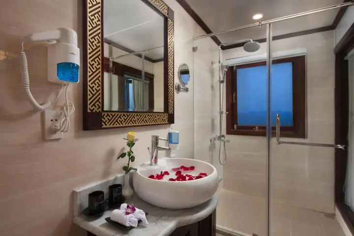 Халонг: Halong Silversea Cruise