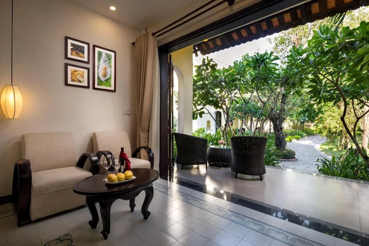 Хойан: Mulberry Collection Silk Village