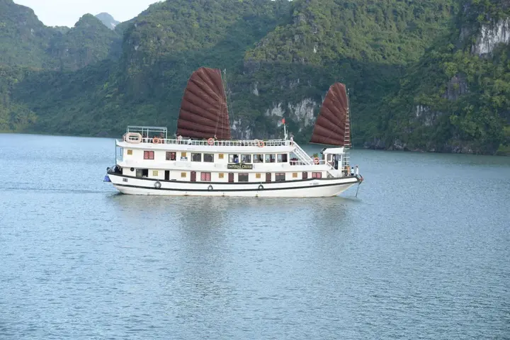 Халонг: Imperial Classic Cruise Halong