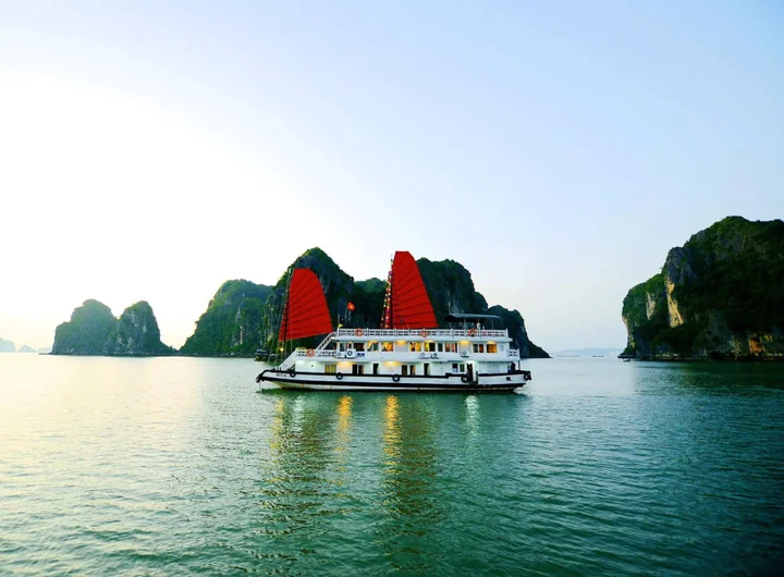 Халонг: Imperial Classic Cruise Halong
