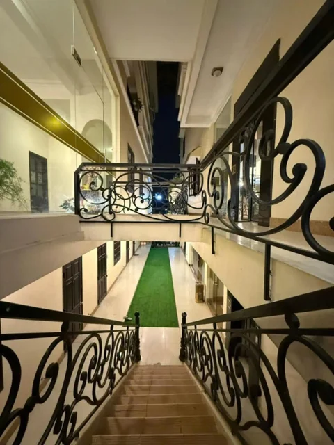 Далат: Le Petit Paris Hotel Dalat