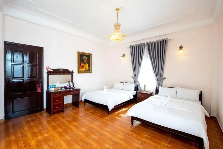 Далат: Le Petit Paris Hotel Dalat