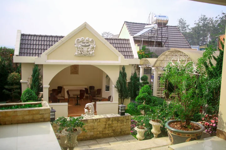 Далат: Le Petit Paris Hotel Dalat