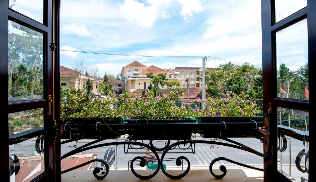 Далат: Le Petit Paris Hotel Dalat