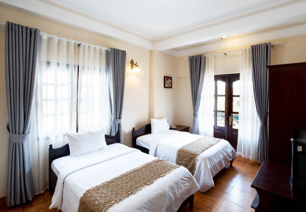 Далат: Le Petit Paris Hotel Dalat
