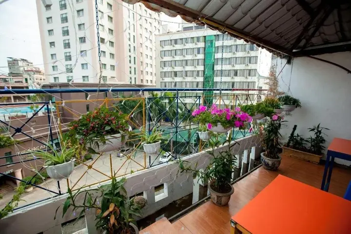 Халонг: Halong Party Hotel
