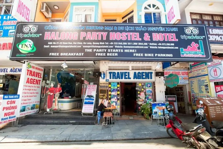 Халонг: Halong Party Hotel