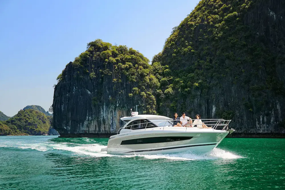 Халонг: Marina Cruise