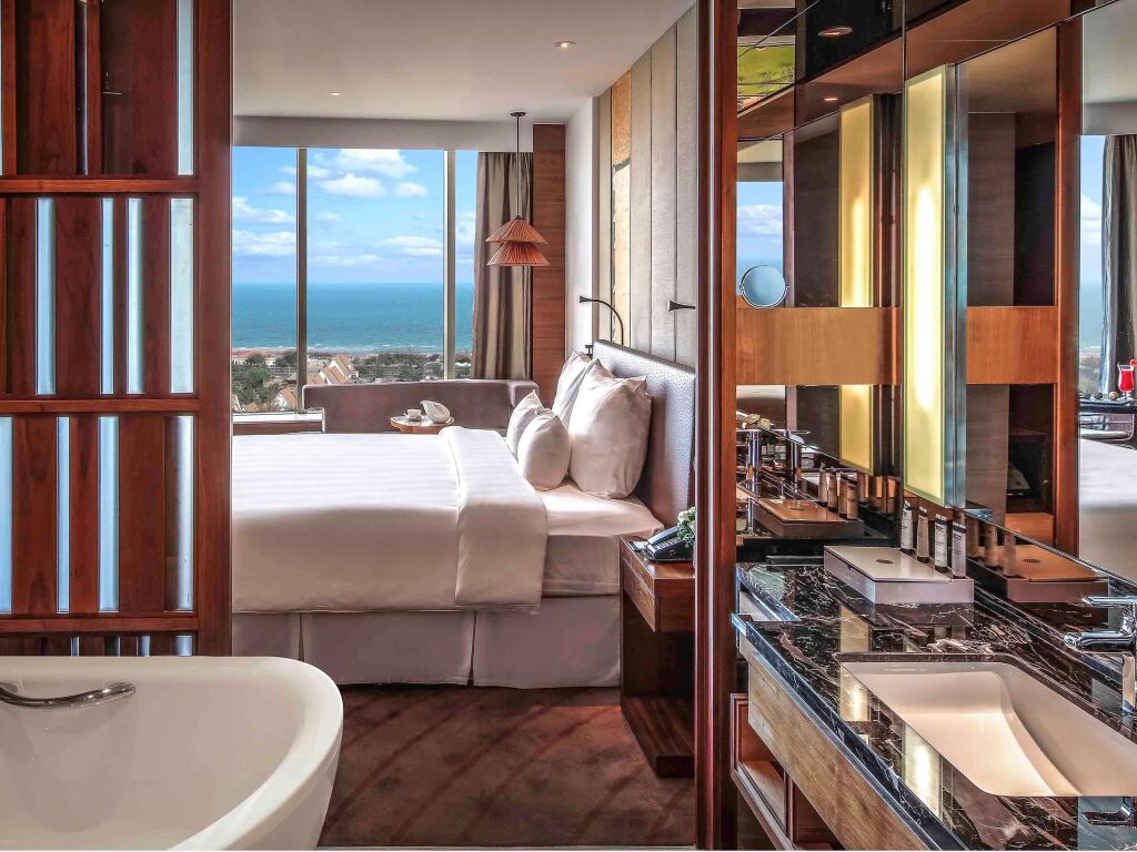 Вунгтау: Pullman Vung Tau