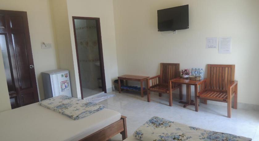Хатин: Ha Tien Happy Hotel