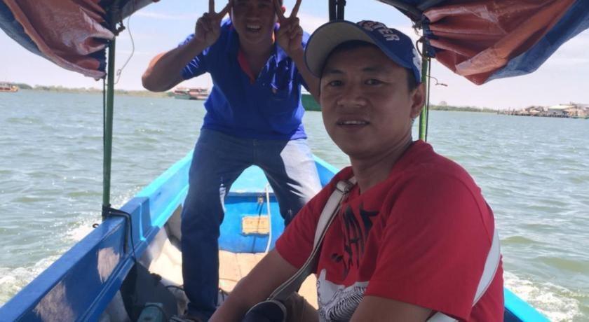 Хатин: Ha Tien Happy Hotel