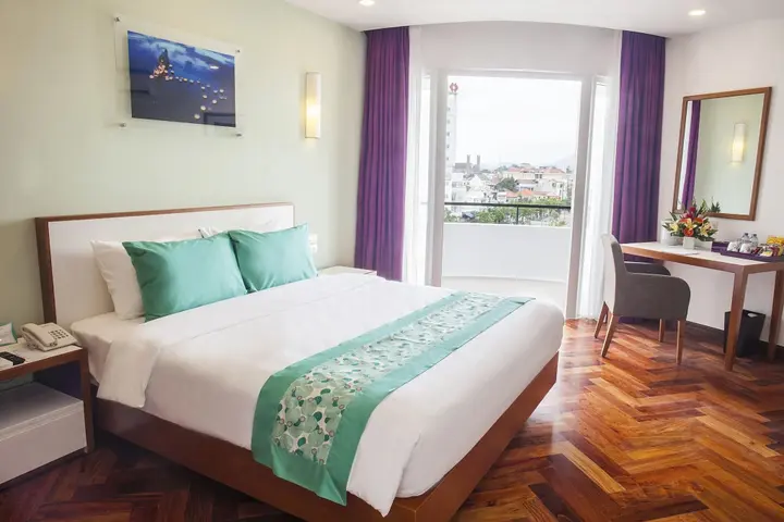 Хюэ: ÊMM Hotel Hue