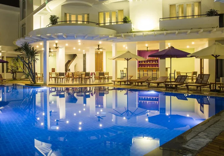 Хюэ: ÊMM Hotel Hue